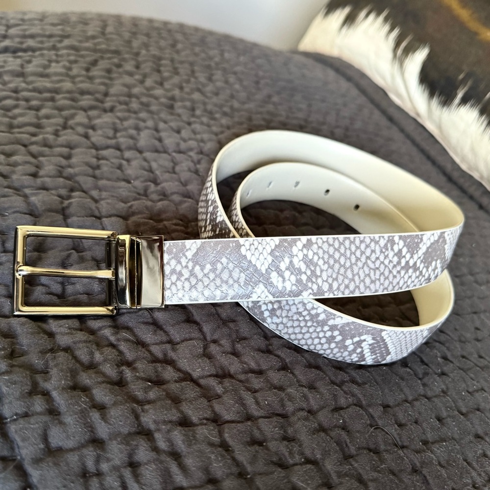 Calvin Klein Women’s Reversible Snakeskin Print Leather Belt NWOT L - Picture 4 of 16